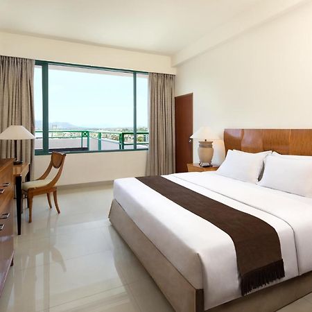 Aryaduta Manado Exterior photo