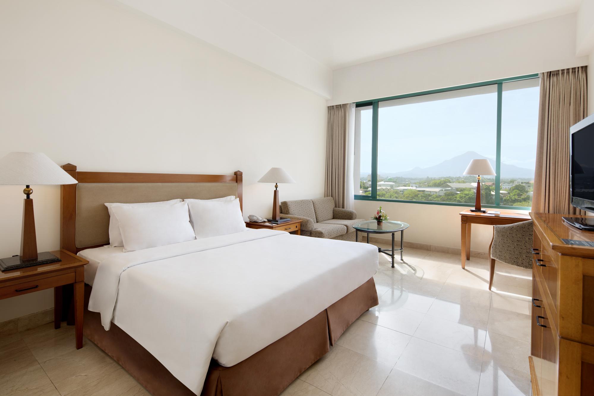 Aryaduta Manado Exterior photo