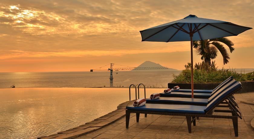 Aryaduta Manado Exterior photo