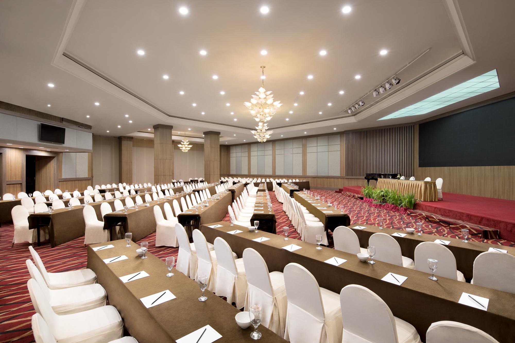 Aryaduta Manado Exterior photo