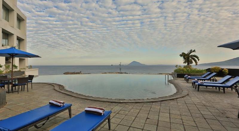 Aryaduta Manado Exterior photo