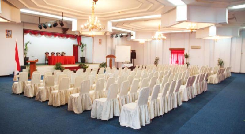 Aryaduta Manado Exterior photo