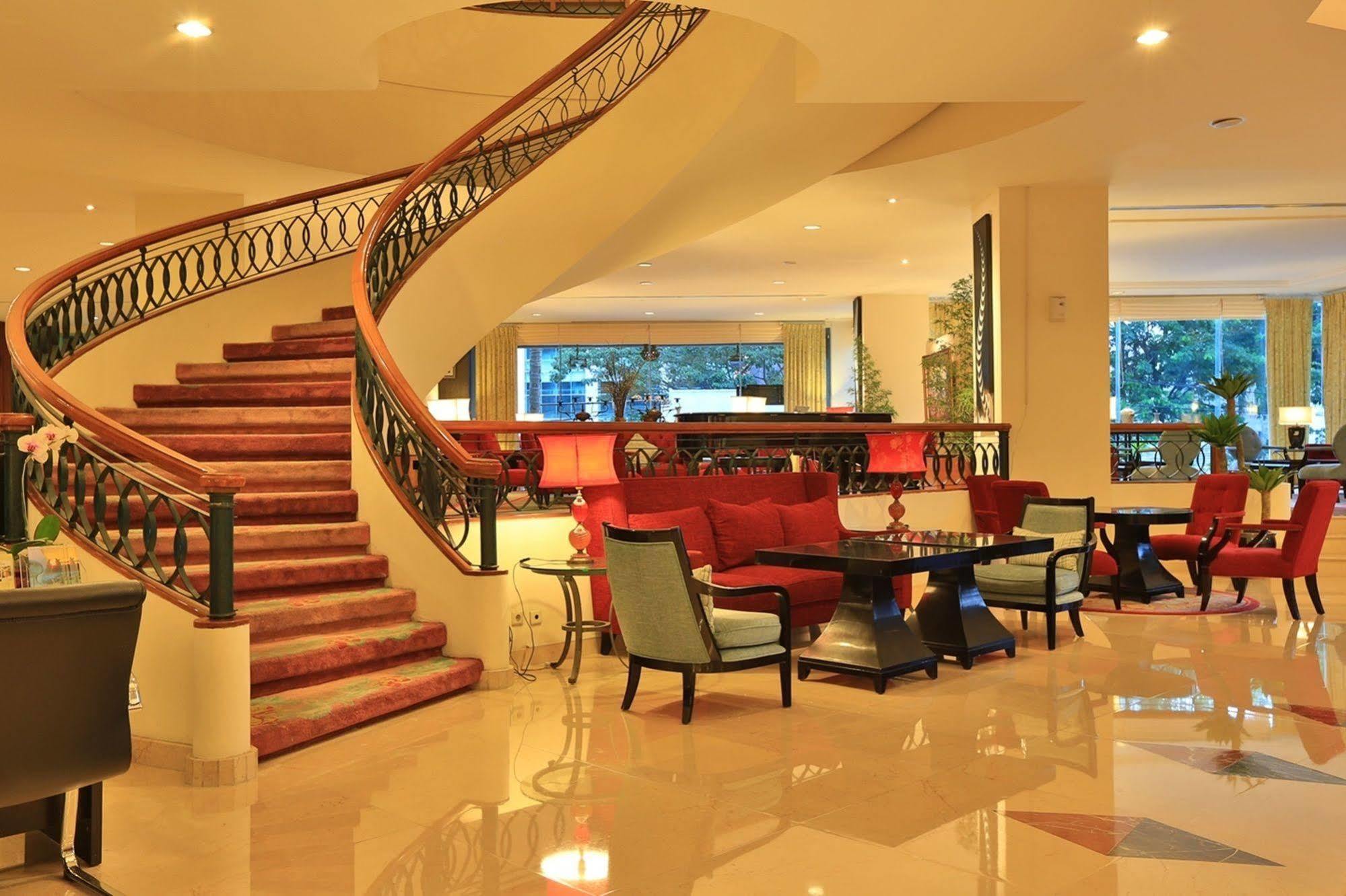 Aryaduta Manado Exterior photo