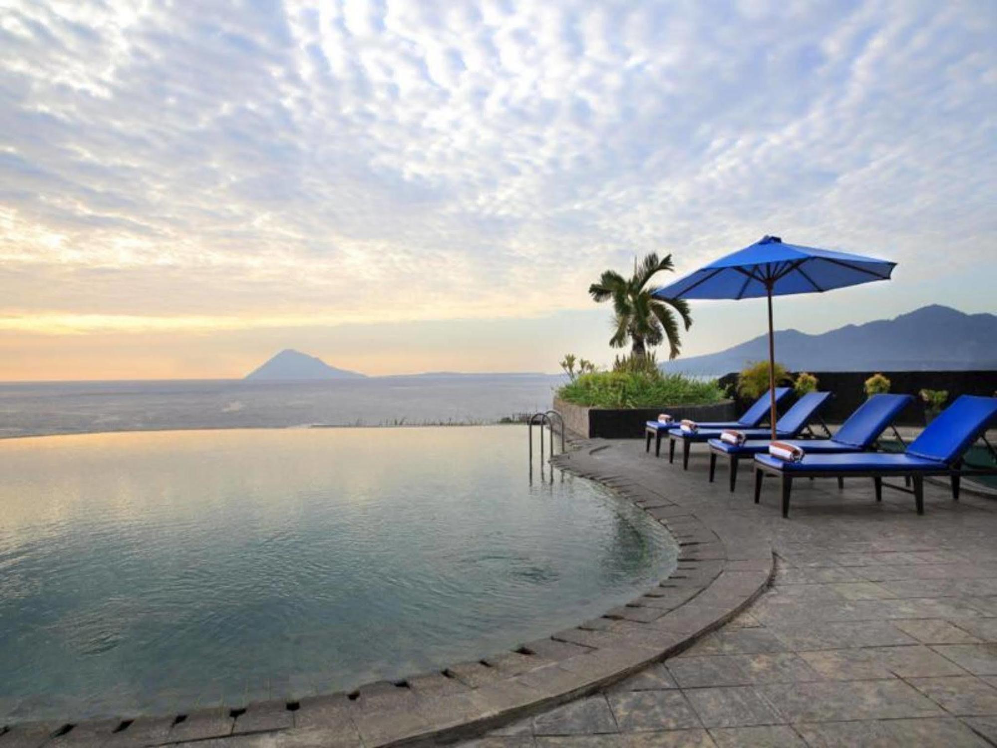 Aryaduta Manado Exterior photo