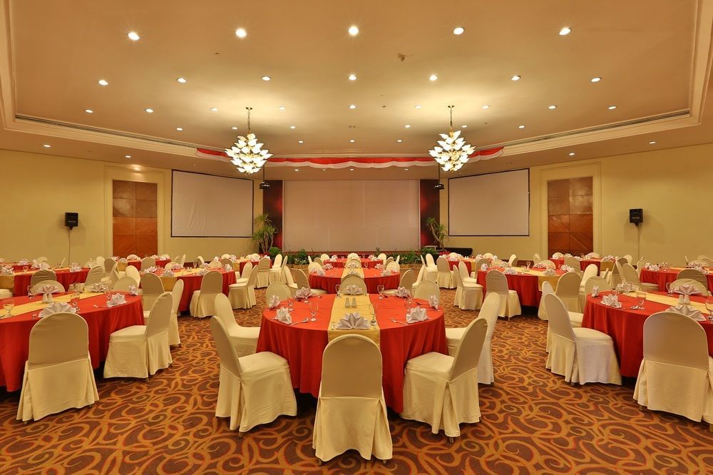 Aryaduta Manado Exterior photo