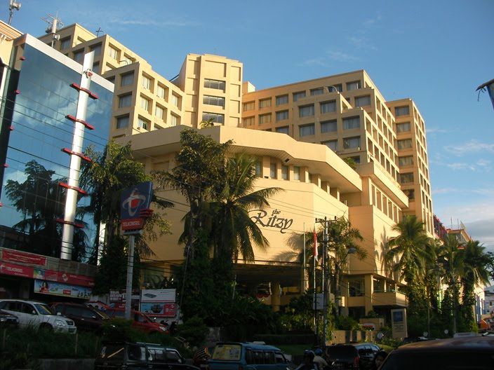 Aryaduta Manado Exterior photo